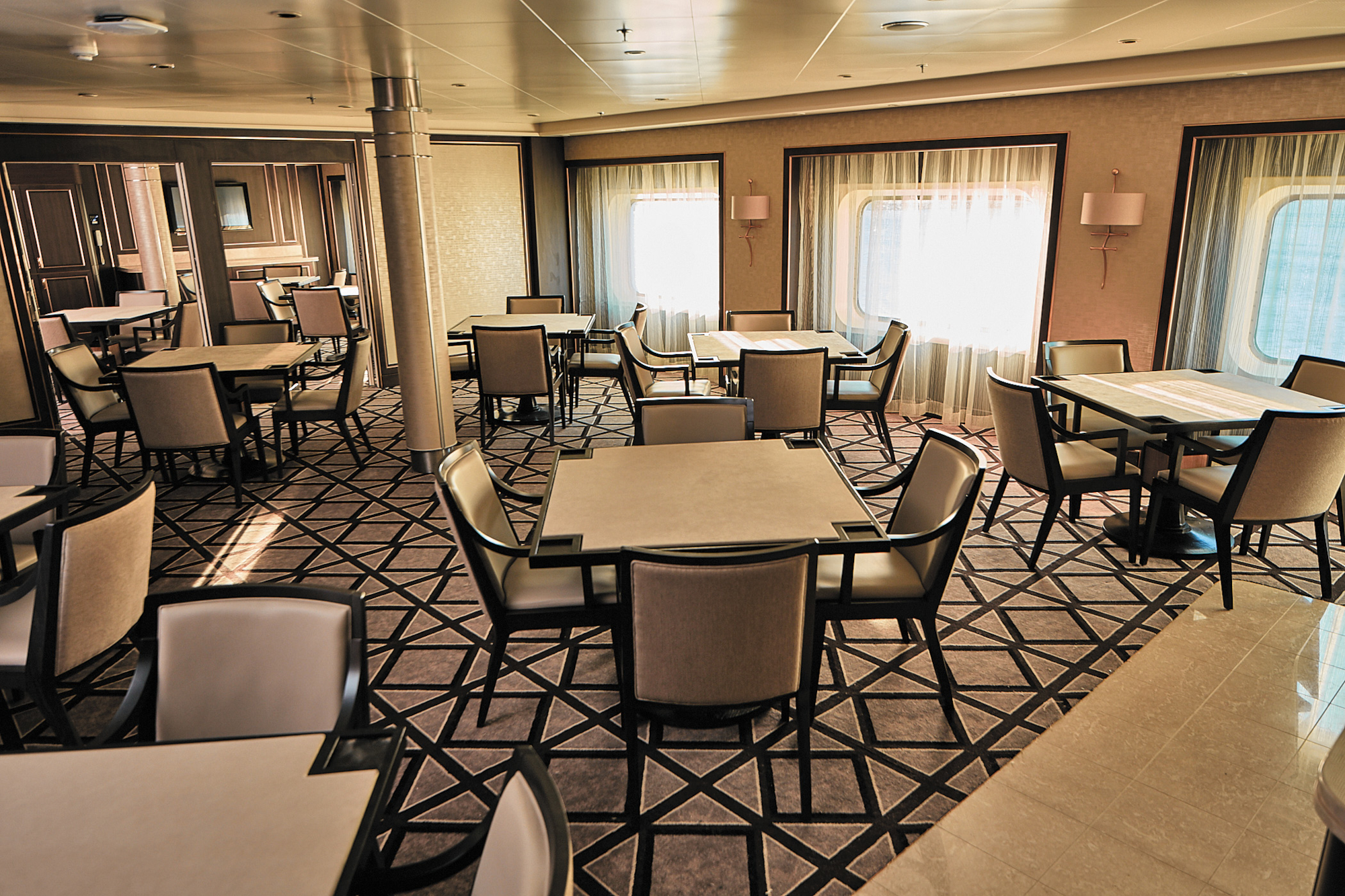 MyCruise Regent-Seven-Seas-Cruises Seven-Seas-Voyager Offentlige-arealer Teater-underholdning4